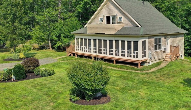Charming Sheepscot Overlook Cottage