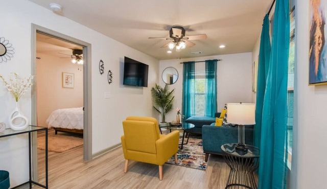 Cheerful Upstairs Unit of Guest Home with Private Terrace, BBQ Area & Yard Games