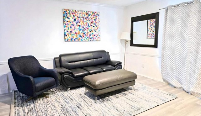 Chic 1-bedroom apartment in awesome Dallas with WiFi, AC