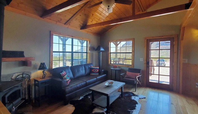 Christmas Mountains Ranch: Classic 2br/1bth Cabin with Spacious Wrap Around Porch. Walk to Pool.