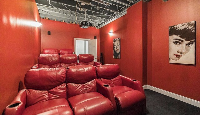 Classic City Retreat In Five Points Athens GA Sleeps 15 Walkable Hot tub