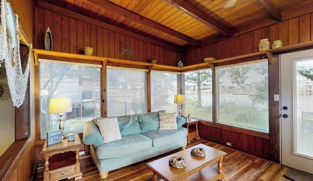 Classic Lakefront Cottage w/Private Dock, Lovely Lake View, Backyard & WiFi