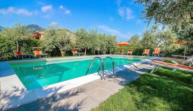 Clorinda, apartment, pool, WiFi. Walk to village.