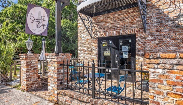 Close to River, In downtown, coffee shop on lower level of building, close to food walking distance