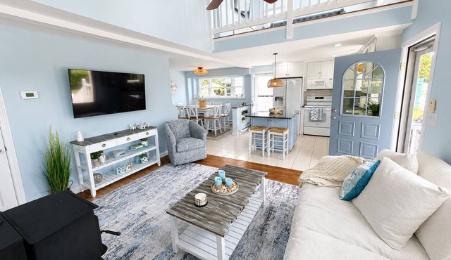 Coastal Retreat-Walk to Beach, Potters Pond, Dining, Paddle Boarding, Fishing