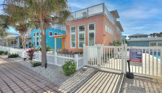 Come and play at our Mango and Cash Beach house! Pet friendly! Close to the beac