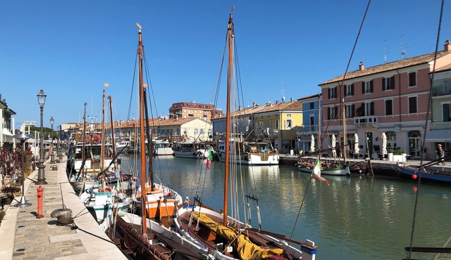 Comfortable, fully equipped, 2-bedroom, 2-bathroom mobile home, Cesenatico beach