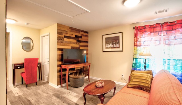comfy hide-out sleeps 5, 2 bedroom 1 bath