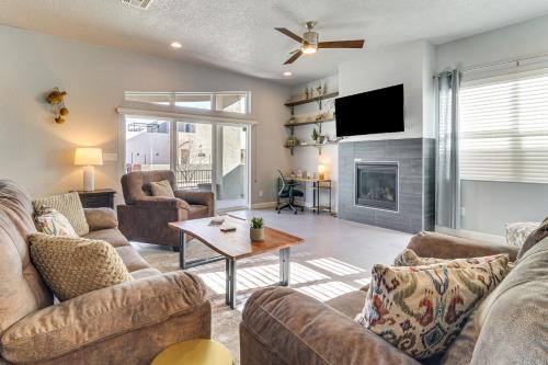 Convenient Albuquerque Escape w/Yard: Off I-25!