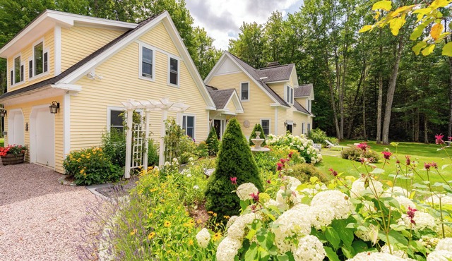 Cool Pool - Charming 5-bedroom house in Stowe