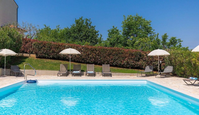 Cosy apartment in villa for 6 guests with WIFI, A/C, pool, TV, terrace and panoramic view