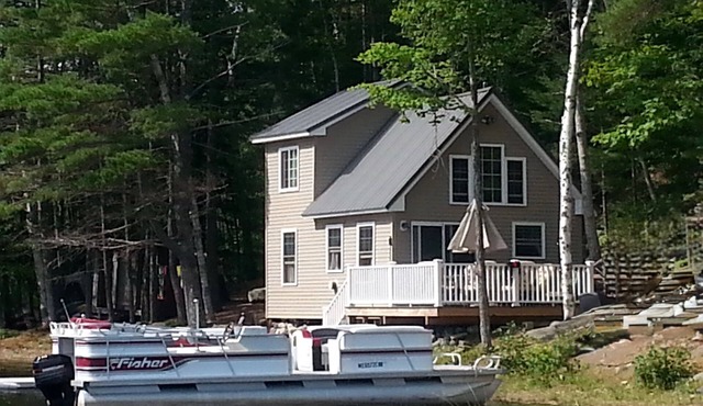 Cozy 2-bedroom cabin in tranquil Clifton with WiFi Sleeps 5+ Kayaks for use