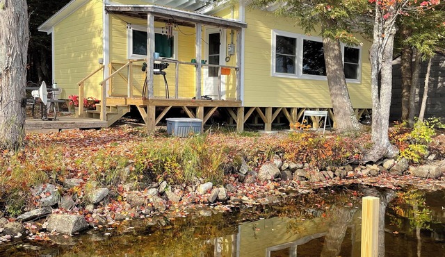Cozy cottage in charming Lincoln, ME with AC