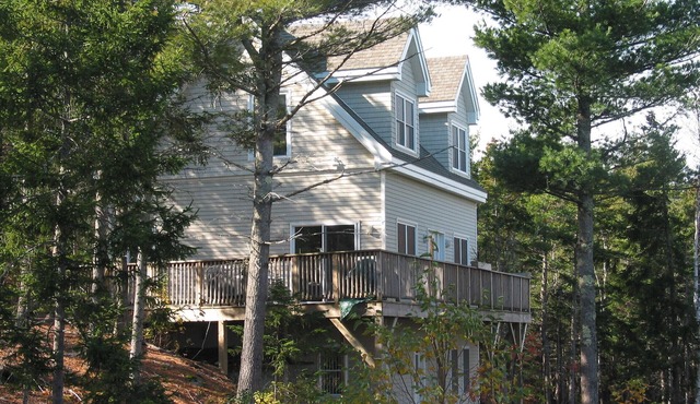 Cozy Home high over Frenchman's Bay and Tranquil Woods