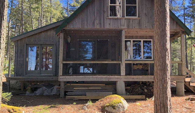 Cozy, Off-Grid Camp on Spectacle Pond w/private water frontage!