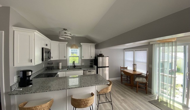 Cozy Point Judith Cottage near Block Island Ferry in private beach community.