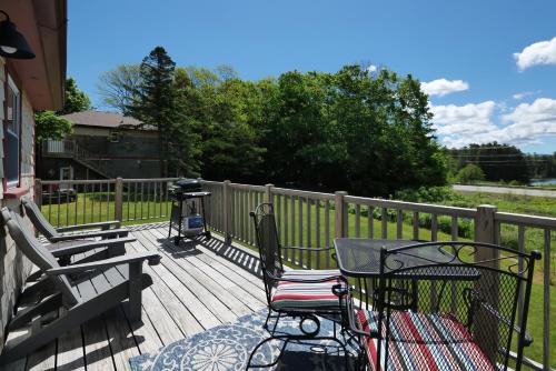Cozy Pond Side Cottage in Bar Harbor x The Nook x