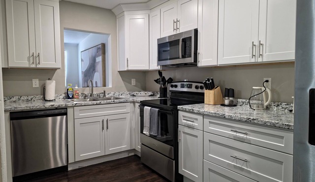 Cozy Retreat Near Airport & Downtown