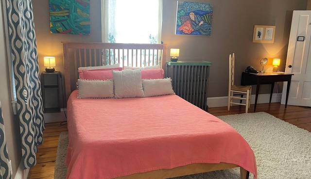 Cozy West End apartment