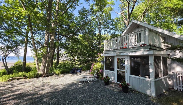 Cross Carriage House - Oceanside Cottage-On Frenchman's Bay by Acadia NP
