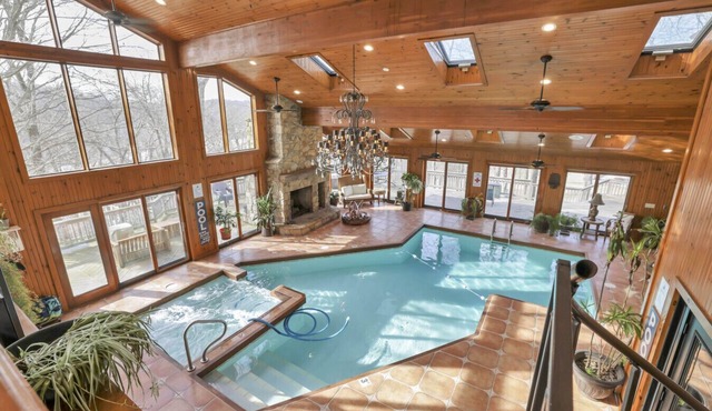 Daisy Glen Retreat: Private indoor pool in Hocking Hills