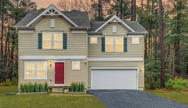 Deck & EV Charger: Coastal Retreat 1 Mi to Marina