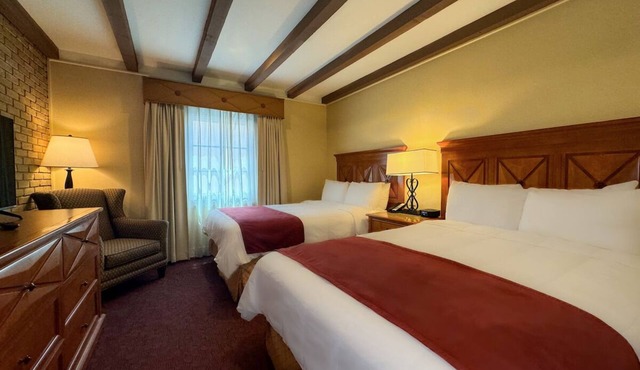 Downtown Laredo Stay with Two Pools, Airport Shuttle, Grill & Hot Tub