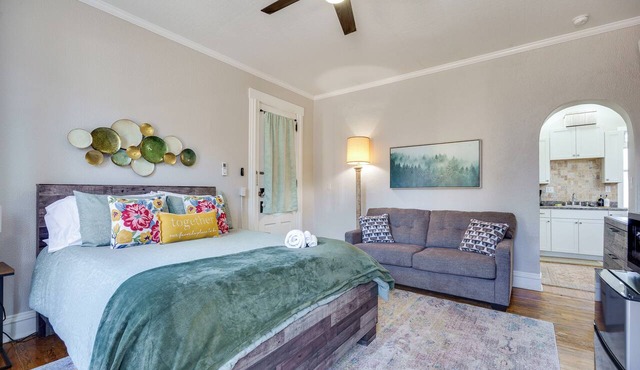Downtown Private Studio w/Kitchenette-near UD