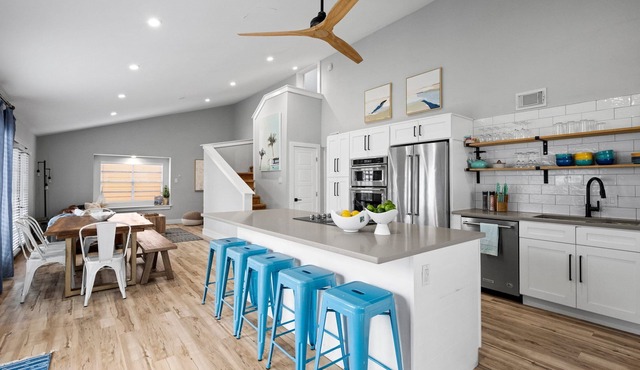 Easy walk to the beach, double deck ocean view-Sleeps 10 in 8 beds! EV charger!