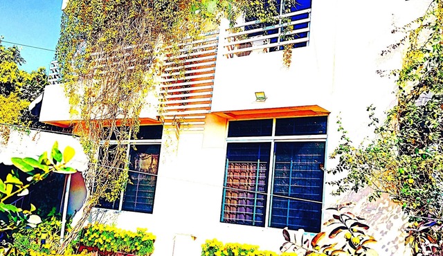 Entire Double Story Family Villa w/Private Garden & Parking Ezy Access Airport