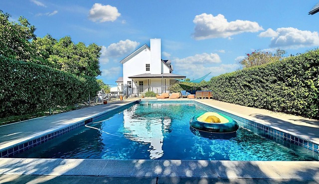 Entire Property: 3 Homes, Saltwater Spa and Pool, Avocado Orchard