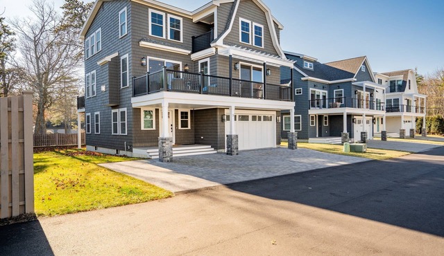 Estate w/Water Views! Steps to Beach! Sleeps 14!