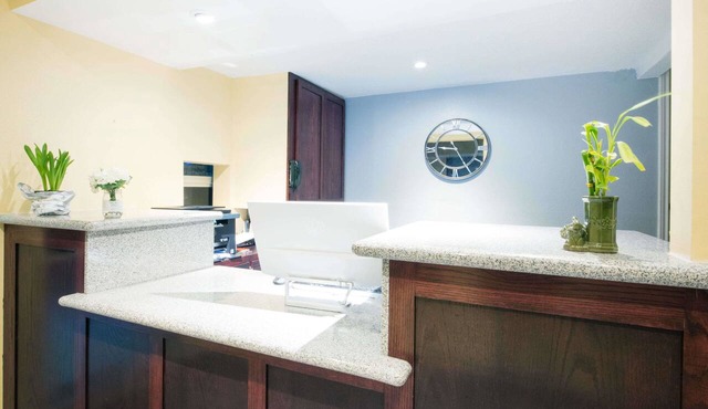 Executive Inn and Kitchenette Suites