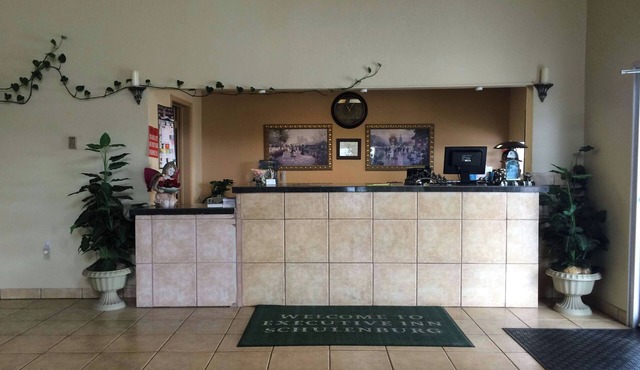 Executive Inn & Suites Schulenburg