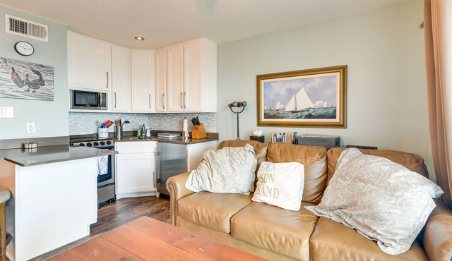 Family Beach Retreat w/Pool & Views in Galveston