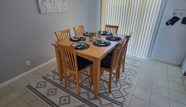 Family-friendly, Less than 5 minutes from Kings Bay, water park huge backyard.