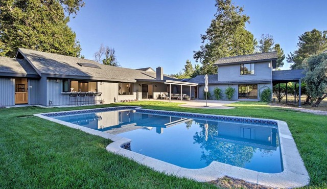 Family Retreat - Private Tennis Court & Game Room