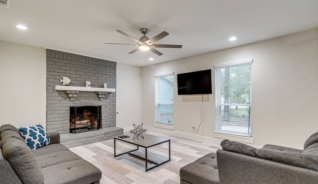 Family Retreat w/Pool Table Near the Woodlands!