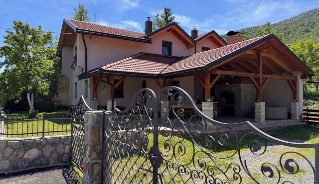 “Family villa with jacuzzi, terrace & mountain view – Vržici, Senj”
