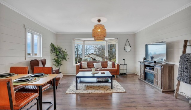 Farmhouse Cottage Feel near the City