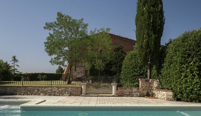 Farmhouse for 8 people with swimming pool in Asciano and near Siena