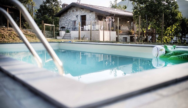 Farmhouse with pool - for 7 adults + 4 kids
