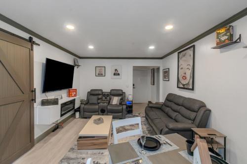 FIFA 3BR Condo-DTWN ATL ·Theme Lounge ·Workspace