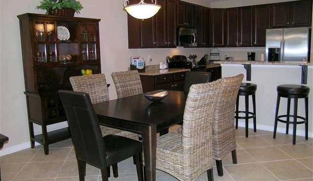 Gorgeous Condo, walkable to downtown, new MBR Tempur-Pedic mattress!