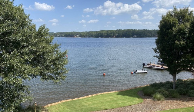 Gorgeous Waterfront View Condo in Cuscowilla on Lake Oconee