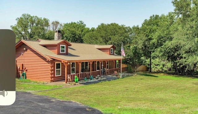 Granbury Pickleball Retreat- Sleeps 22