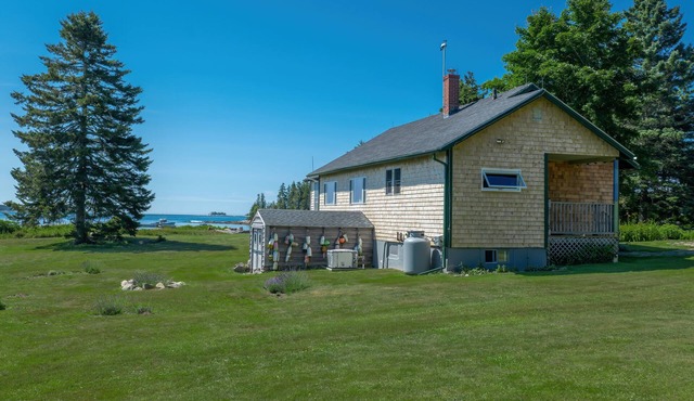 Guptill Cottage oceanfront with views of Acadia National Park