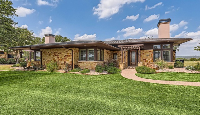 Harris House at Lakecliff Country Club. Golf, Lake & Hill Country Getaway!