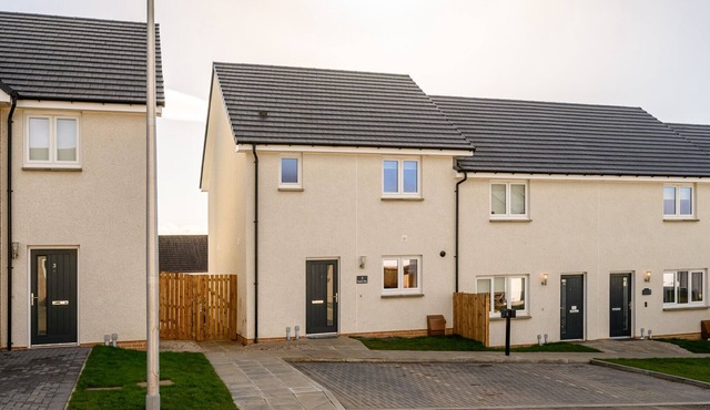 Heather Way 4 Bedroom House - Mayfield, Dalkeith