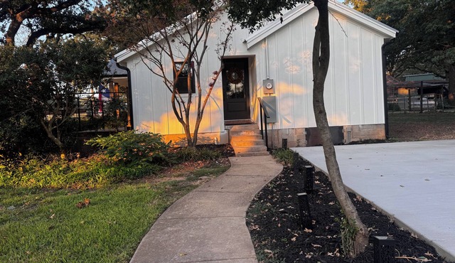 Highly Rated Farm Cottage · Weatherford TX · 30 Min to Fort Worth